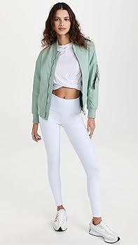 aloヨガ　ホワイトセット
オープンバックトップ+スリットパンツ Alo Yoga（アロヨガ）の「【alo】Airlift High-Waist Suit Up